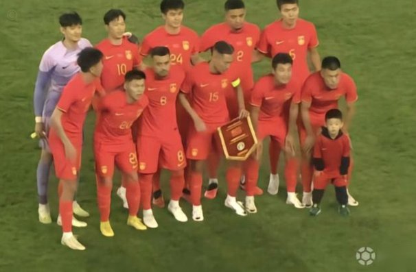 袁博涵之前跨级打09白俄罗斯队的时候，好像也迷失了