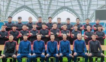 某网红教练带队踢中冠，小组出局，韭菜们竟然不喊主教练下课，哈哈哈哈哈哈