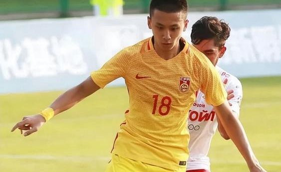 老二踢了一年U19三级，为何还没被西甲俱乐部梯队选走？
