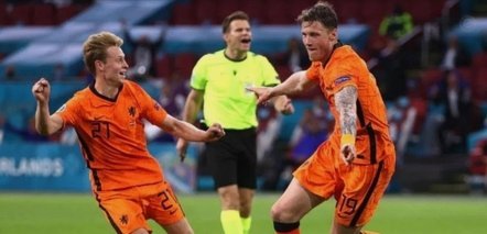 BBC：科曼的战术令人费解，荷兰变阵五后卫自乱阵脚