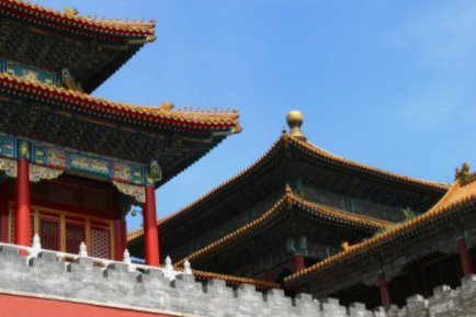 中国足球溃败谁来买单？