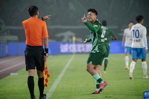 中超-王钰栋破门毛伟杰世界波 浙江队3-2险胜英博