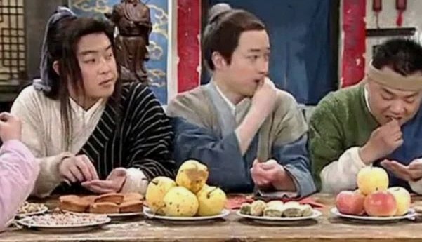 嗑瓜子引怒 董路连麦中断